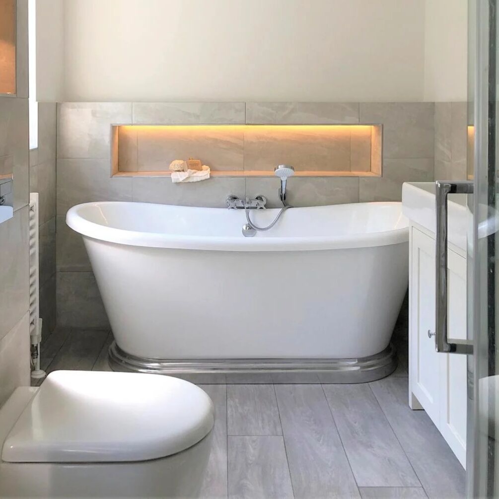 lifestyle image of bc designs 1580mm boat bath with aluminium plinth bas763